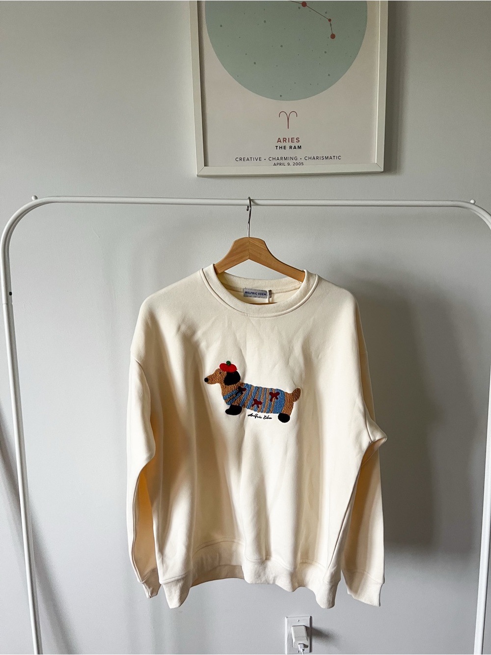 Aelfric Eden Cream Crewneck Sweatshirt with Embroidered Dachshund